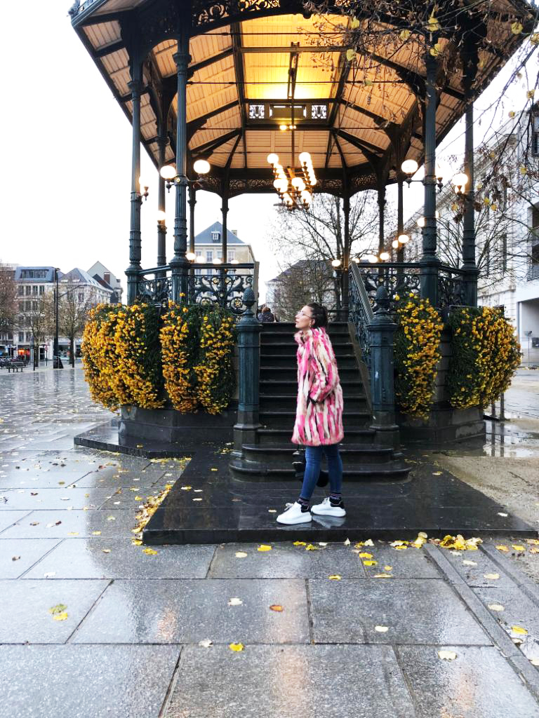 The Chump Pembe Uzun Genis Yaka Kurk - Image 3