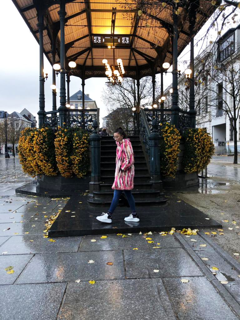 The Chump Pembe Uzun Genis Yaka Kurk - Image 2